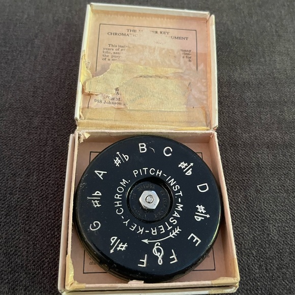 WM KRATT CO THE MASTER KEY PITCH INSTRUMENT. Vintage. In original box. - Picture 3 of 4